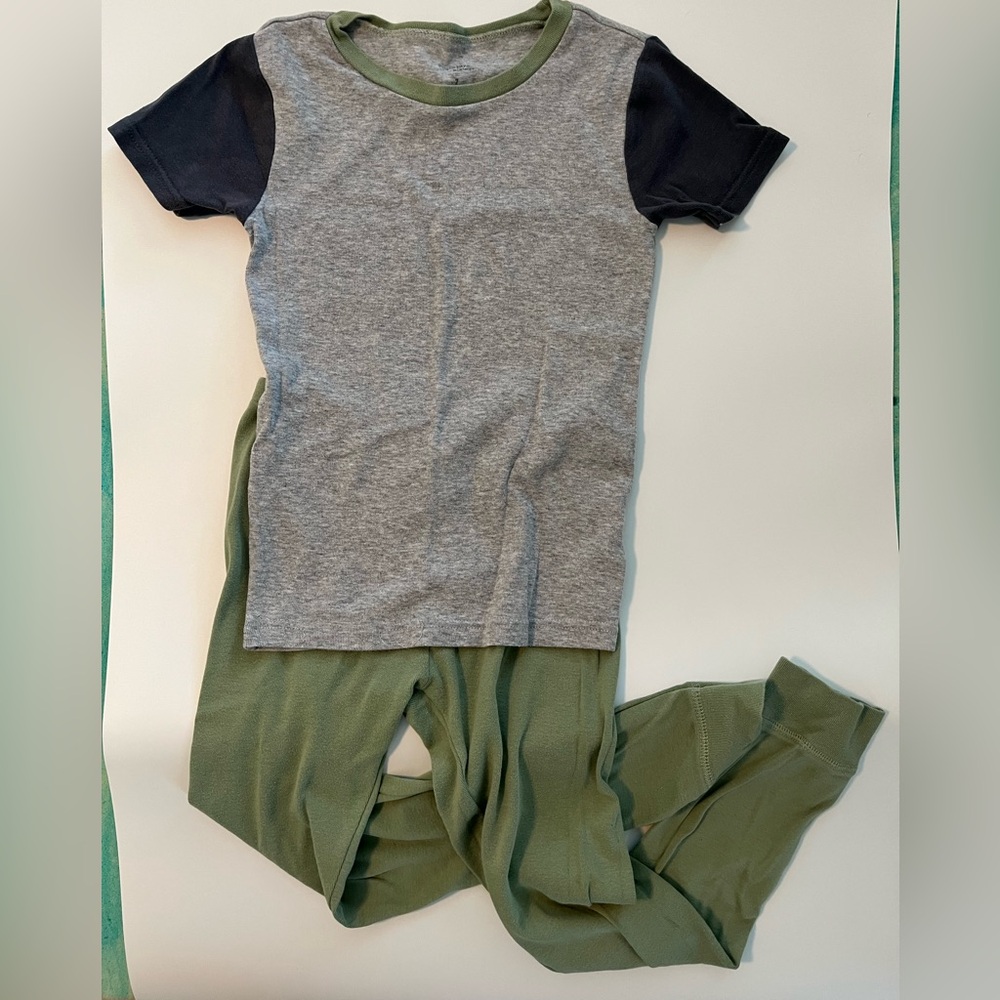 Simple Joys by Carter’s Pajama Set. Size 7. Like New.